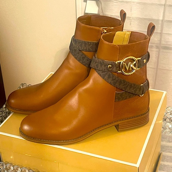 Woman (MK) Boots 🤎🥾🤎 - Picture 2 of 4